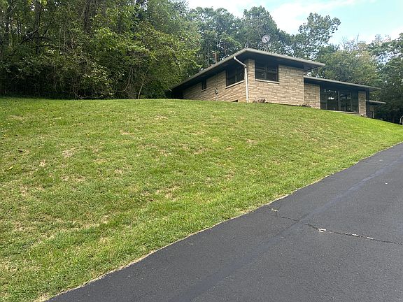 4th image of 2750 Redwood Dr