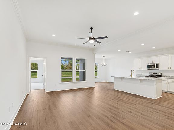 2nd image of 118 Gilded Ln