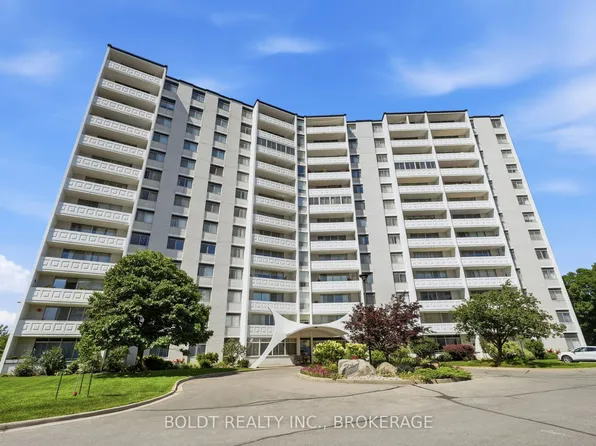 15 Towering Heights Blvd #504, Saint Catharines, ON L2T 3G7