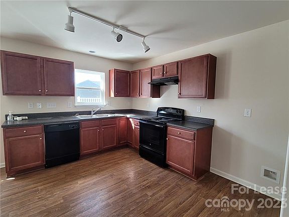 5th image of 103 Valerie Dr
