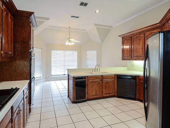 3rd image of 5616 Lake Side Dr
