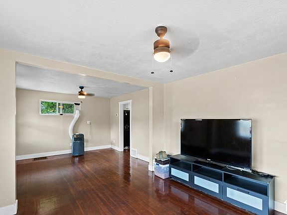 4th image of 467 E Vine St