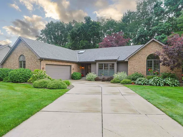 16290 Oak Hill Blvd, Granger, IN 46530