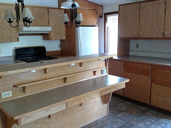 2nd image of 105 Auburn Rd APT 6