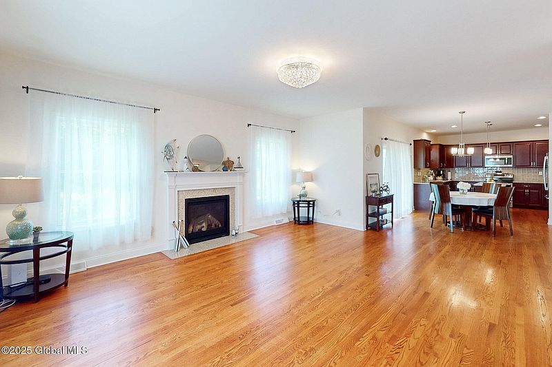 4th image of 113 Fieldstone Drive