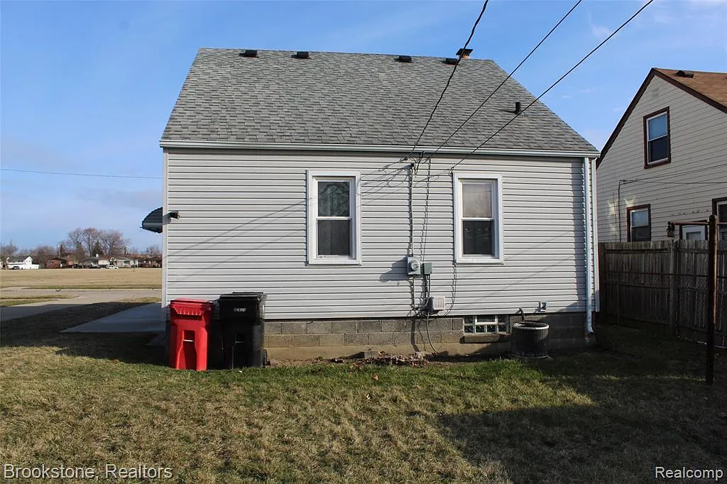 Building Photo - 17980 Wexford St