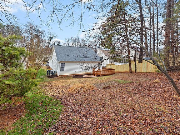 3rd image of 140 Melksham Rd