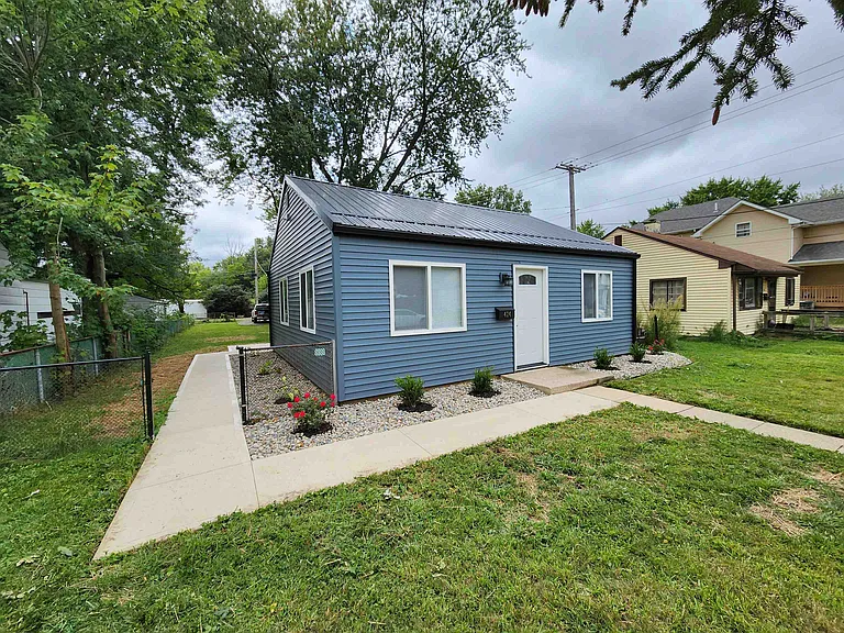 424 Nussbaum Ave — Photo 1