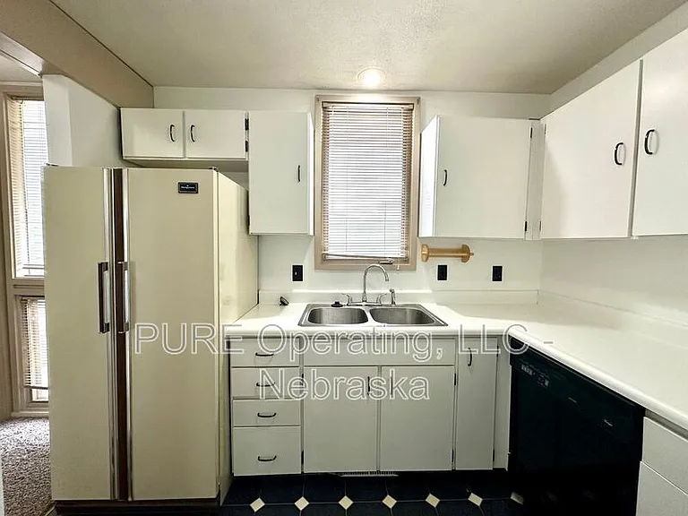 1631 N 109th Plz — Photo 39