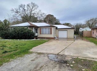 2827 Graves Ave, Groves, TX 77619