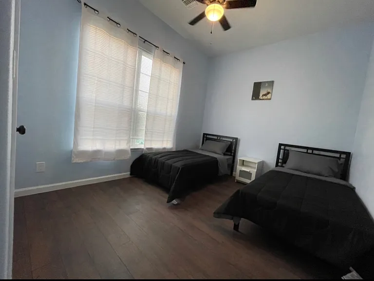 1000 Shadow Ln — Photo 4