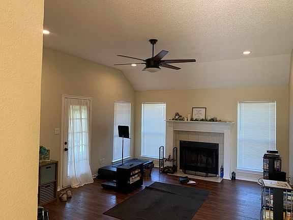 3rd image of 104 Bosque St