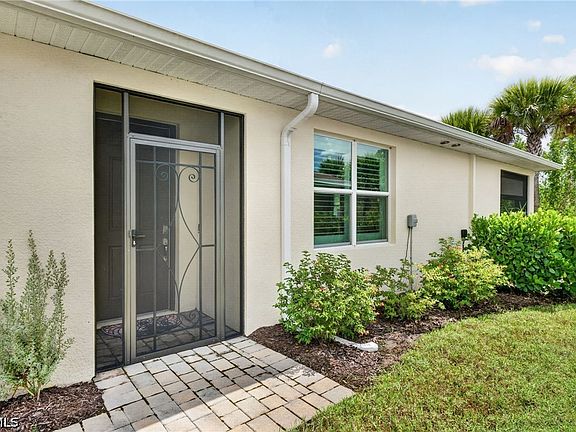 3rd image of 43638 Sparrow Dr