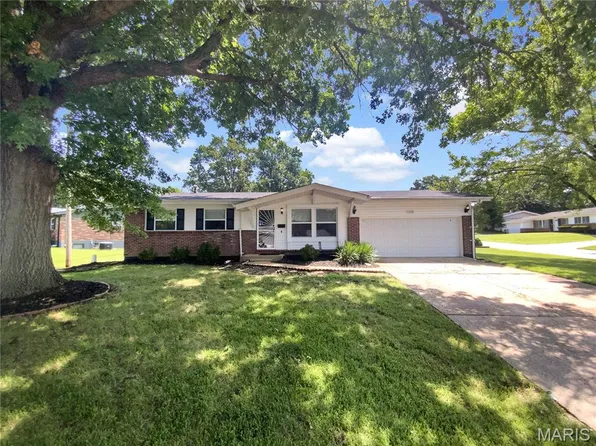 11100 Landseer Dr, Saint Louis, MO 63136