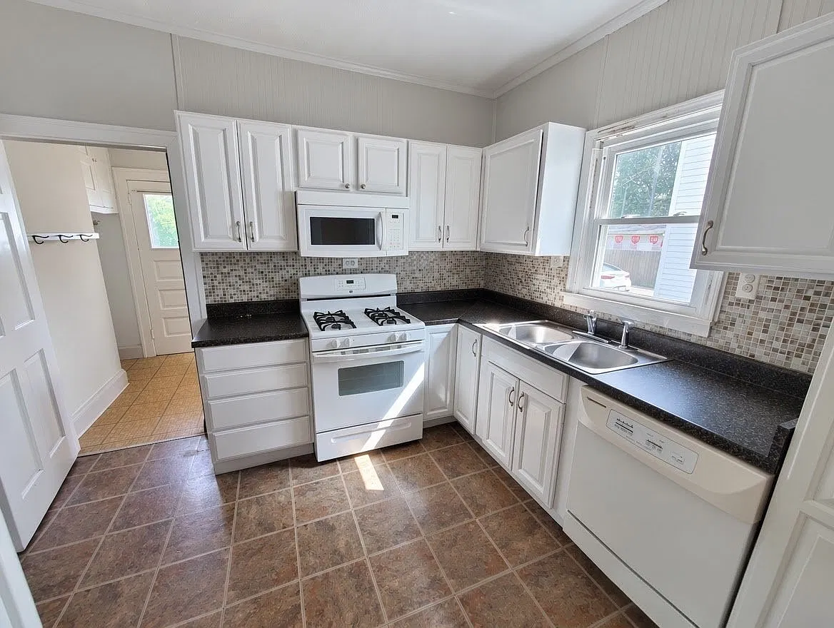 2129 Morrison Ave — Photo 2