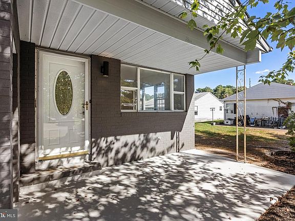 3rd image of 5 Saint Andrews Ct