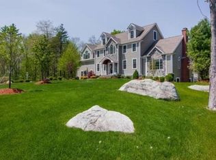 7 Oak St, Holbrook, MA 02343