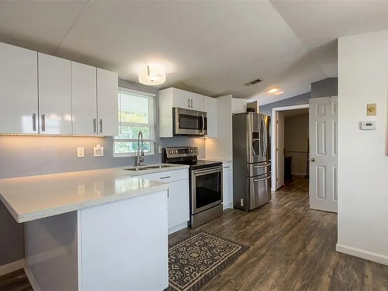 519 Center Crest Blvd — Photo 6