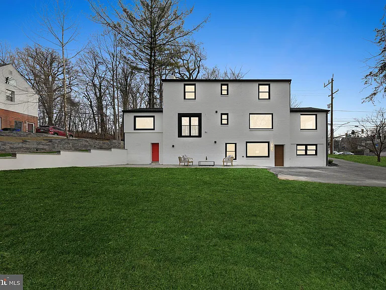 9200 Cedar Ln — Photo 3