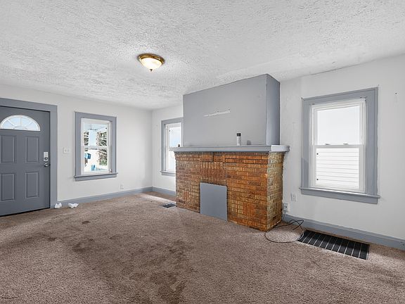 5th image of 453 Catherine St