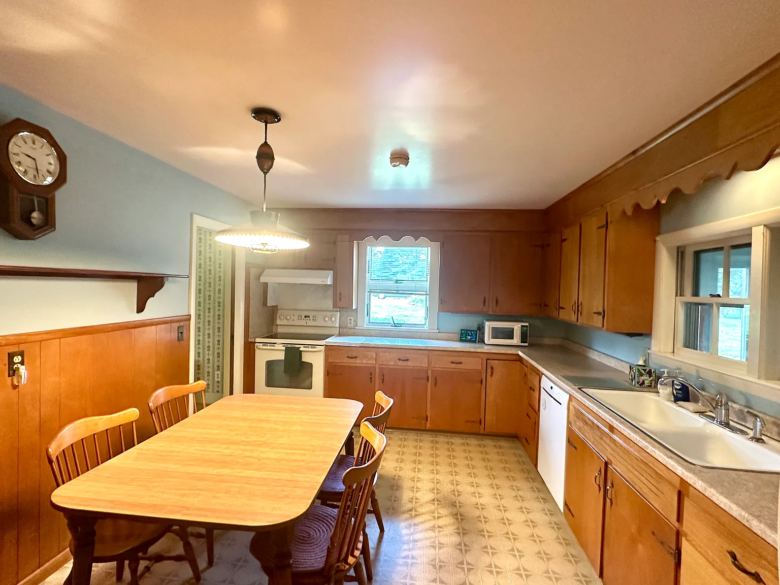 3 bed, 1700 sqft, $2,950 — Photo 3