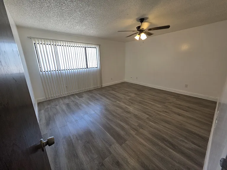 5920 Stockdale Hwy #B — Photo 24