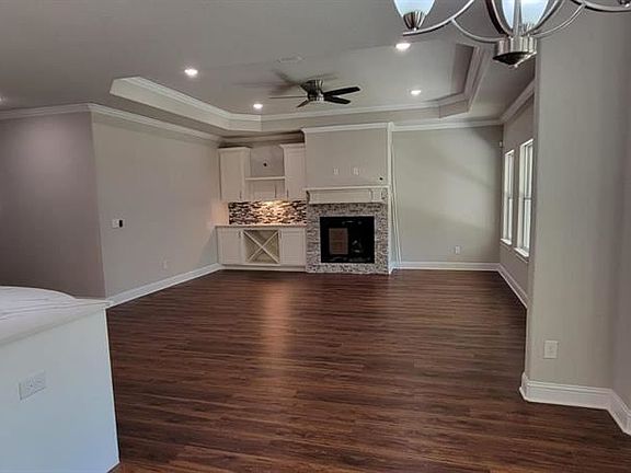 3rd image of 1716 Rollingwood Dr