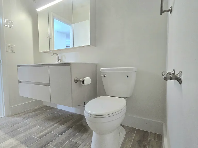 5300 Washington St — Photo 6