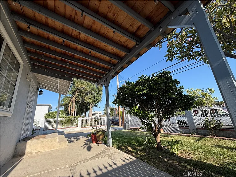 129 E Pomona Ave — Photo 2