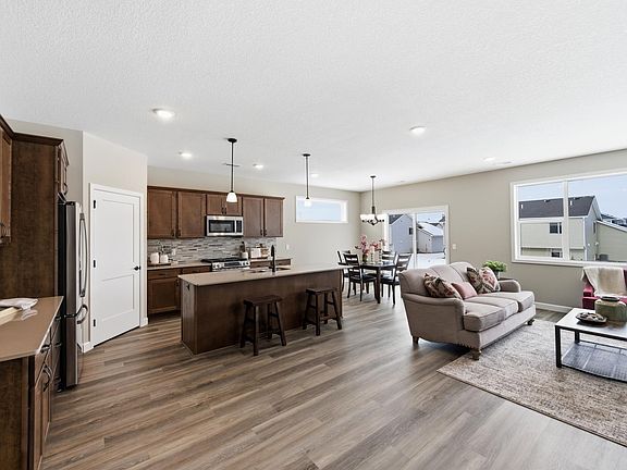 3rd image of 1037 E Meadowsweet Dr