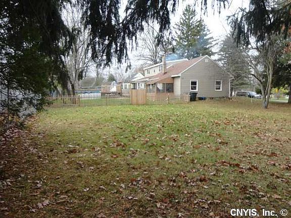 4th image of 140 Green Acres Dr