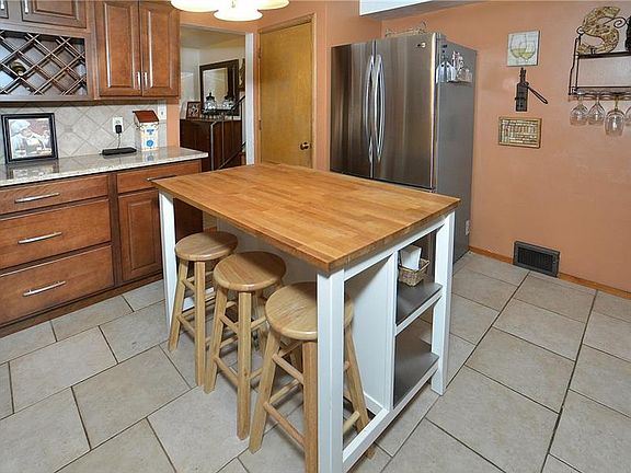 4th image of 3219 Evergreen Dr