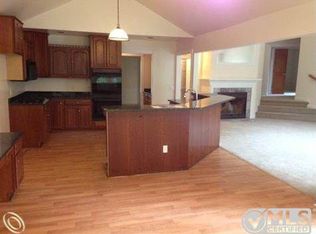 980 Deep Valley Dr, Milford, MI
