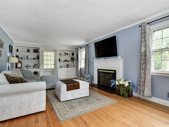 3rd image of 75 Edgewood Ave
