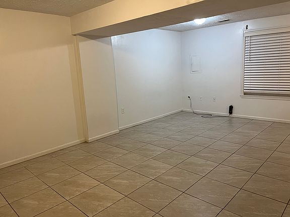 4th image of 14684 Cloverdale Rd