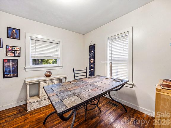 4th image of 40 Mulberry St