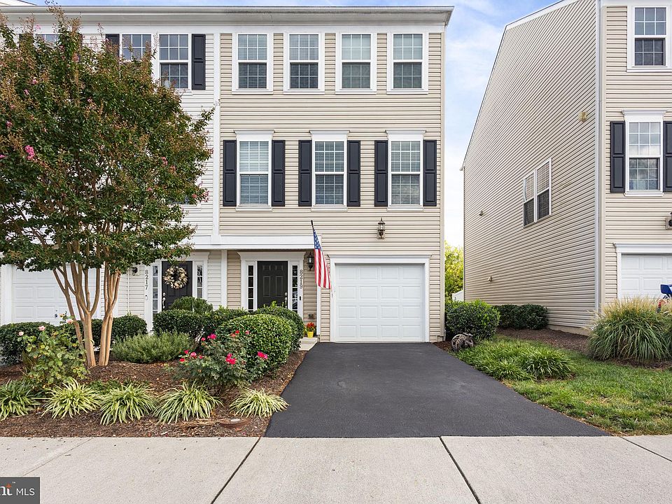 1st image of 8219 Heritage Crossing Ct