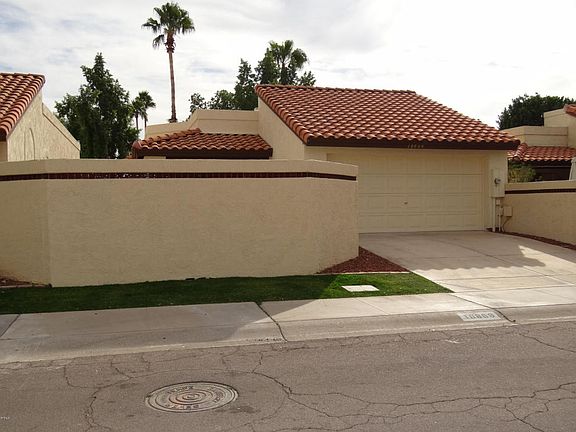 4th image of 10869 E Yucca St
