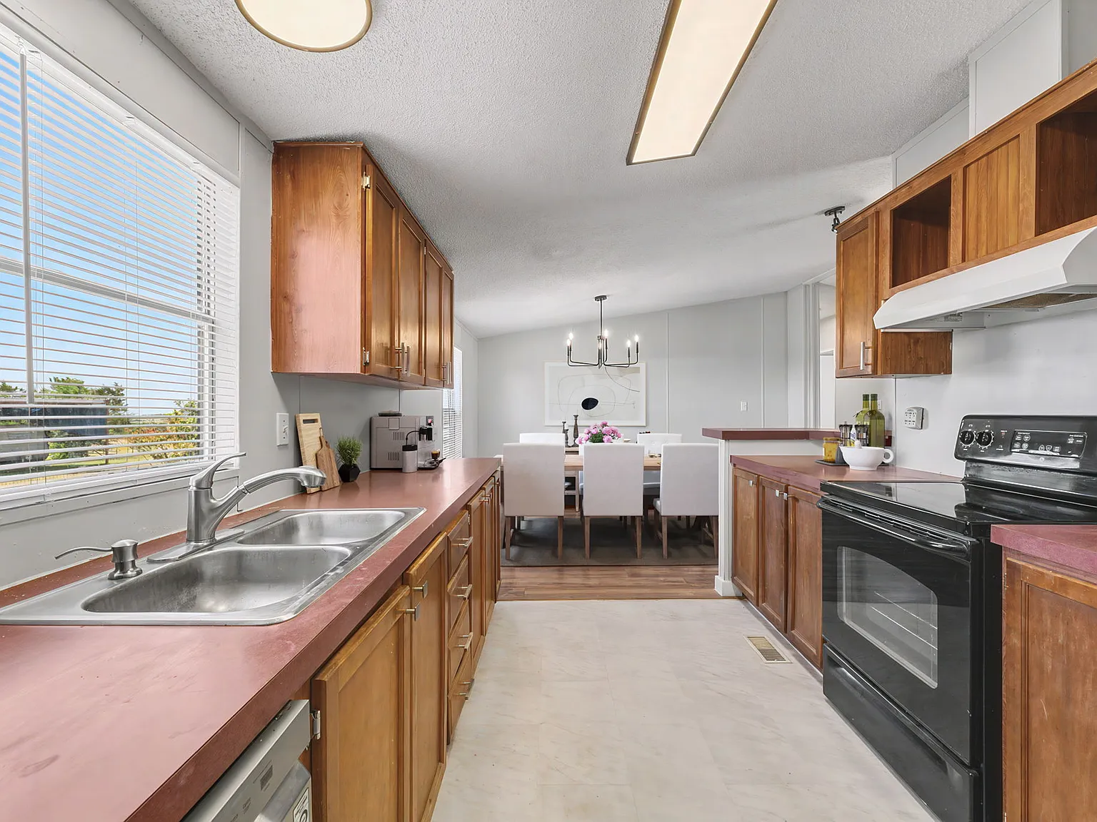 3 bed, 1379 sqft, $1,995 — Photo 4