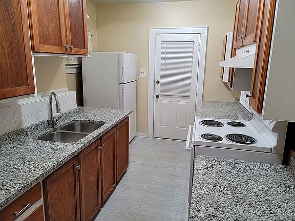 4th image of 2266 Sullivant Ave