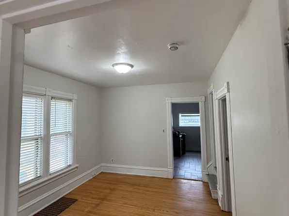 15 Blackhawk Ave, Aurora, IL 60506