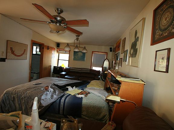 3rd image of 27 Jefferson Ave