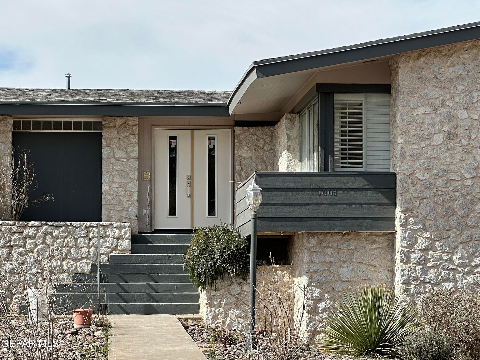 1005 Singing Hills Dr