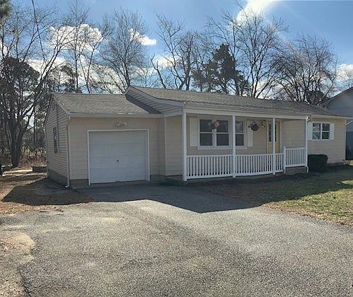 2nd image of 424 W Lake Dr