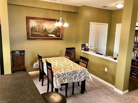 4th image of 908 Southmoor Dr Unit 302