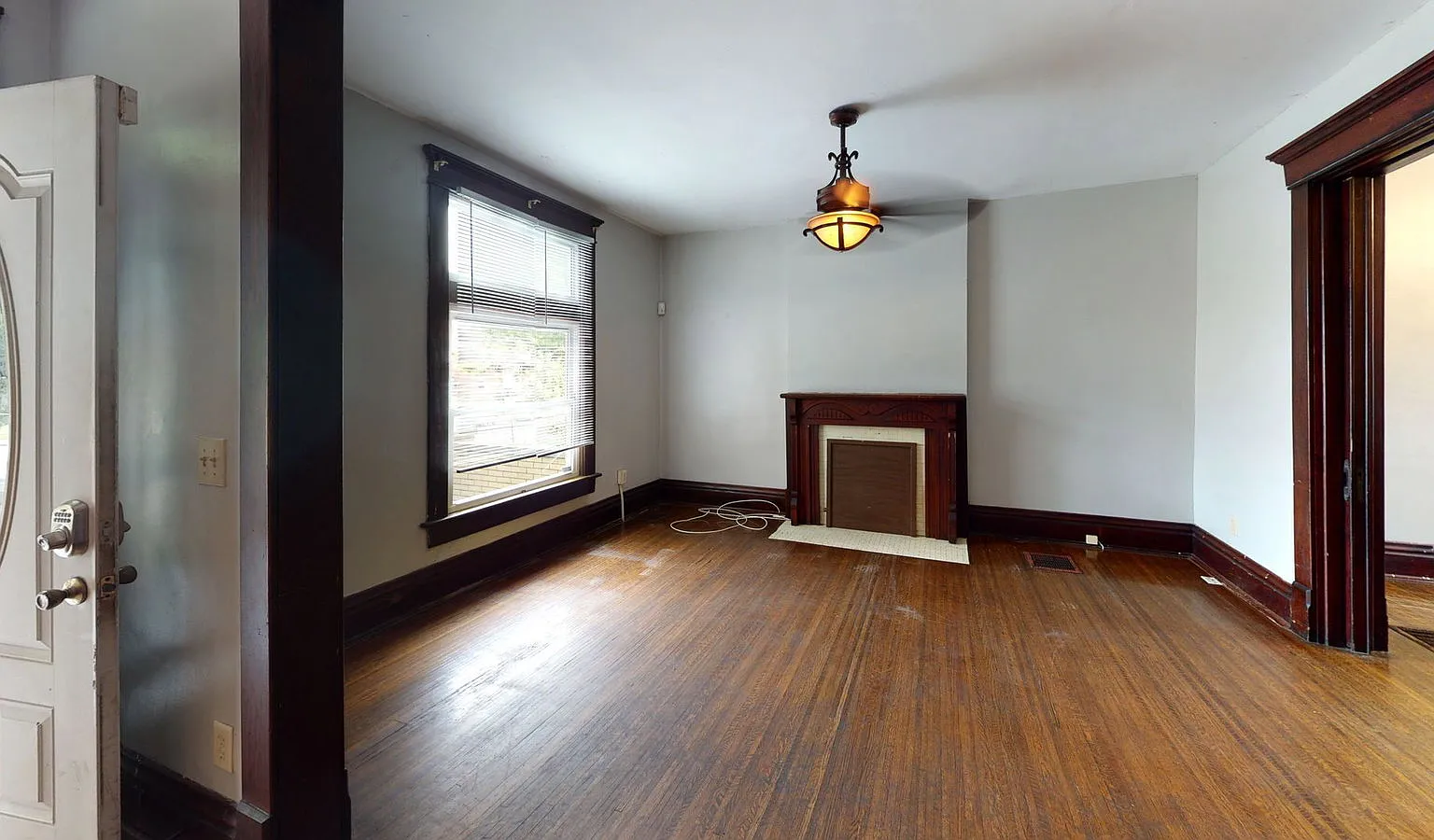 6 bed, 2.0 bath, $1,999 — Photo 3