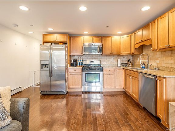 5th image of 2105 33rd Avenue