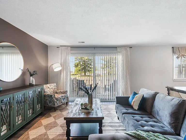 Lake Castleton Apartments — Photo 9