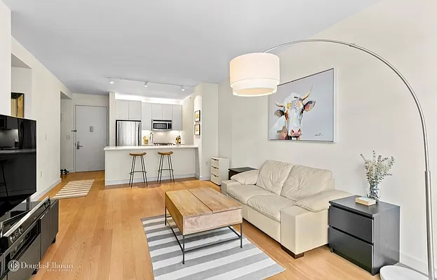 Rented by Douglas Elliman | media 14