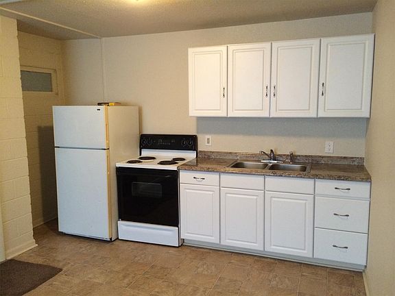 4th image of 221 S 4th St APT 6